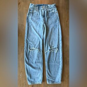 GAP Curvy High Rise Barrel Jeans in Light Wash